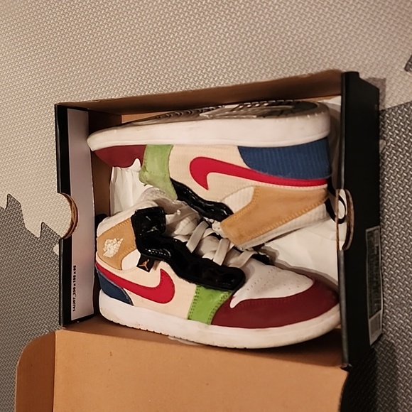 Jordan's high tops - Picture 4 of 5